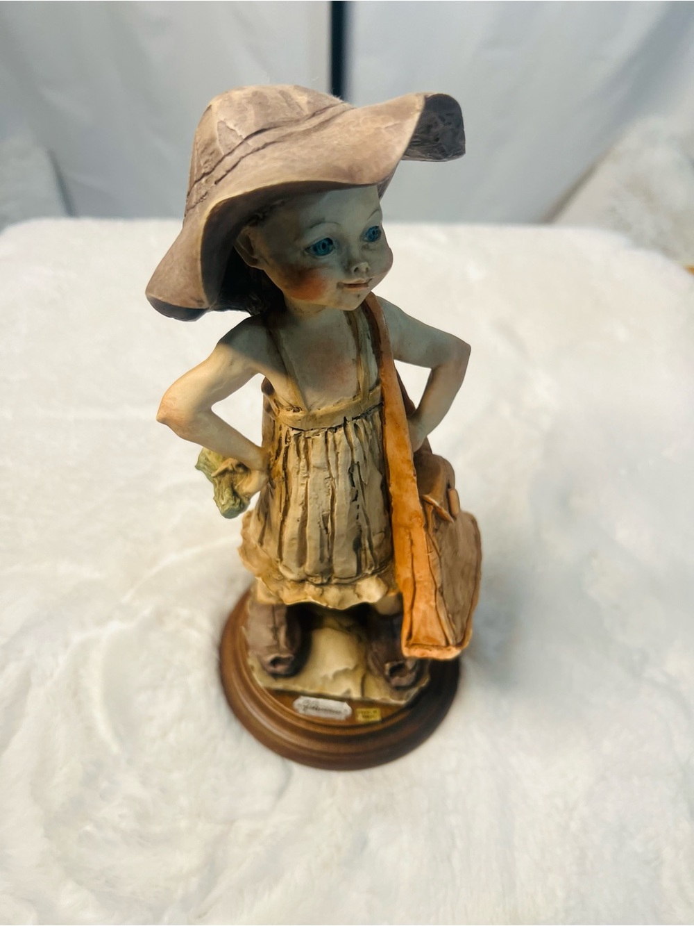 Giuseppe Armani Girl with Bag Figurine in Cream and Brown